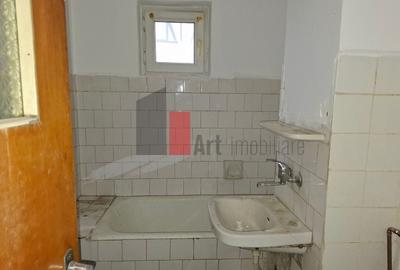 Apartament cu 4 camere decomandat în Central - 3