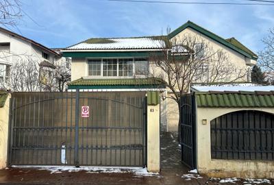 Casă cu 2 camere cu Canalizare în Băneasa