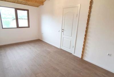 Casă cu 2 camere decomandat în Ruși - 3