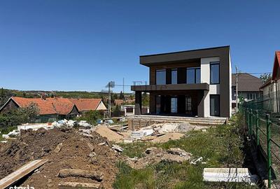 Casă cu 4 camere în Spitalul Județean - 1