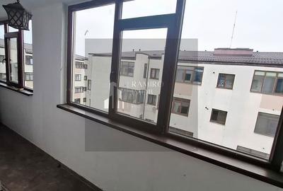 Apartament cu 3 camere decomandat în Metalurgiei