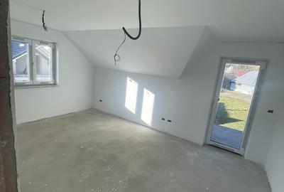 Casă cu 5 camere cu Teren 1630 Mp în Straja - 3