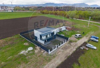 Casă cu 4 camere cu Teren 501 Mp în Sânpetru - 39