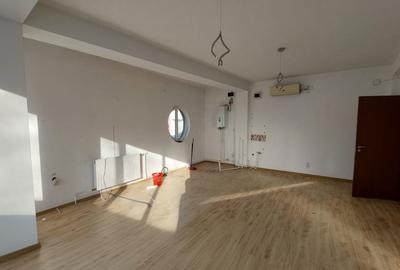 Spațiu comercial, de 75 mp, în Central - 8