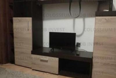 Garsonieră decomandată în Tractorul