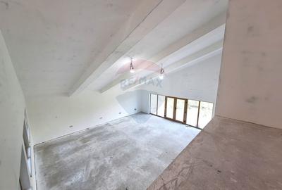 Casă / Vilă la gri aproape gata sa devina " acasa" ! - 14