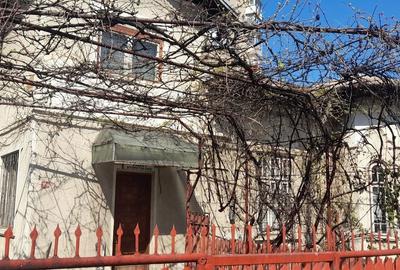 Casă cu 6 camere cu Teren 394 Mp în Central - 7