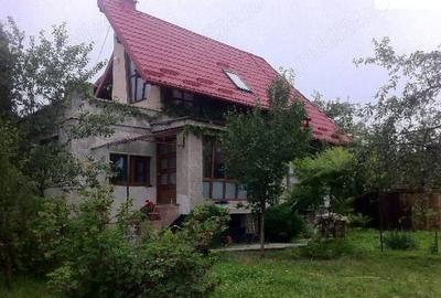 Casă cu 4 camere cu Teren 440 Mp în Central - 2