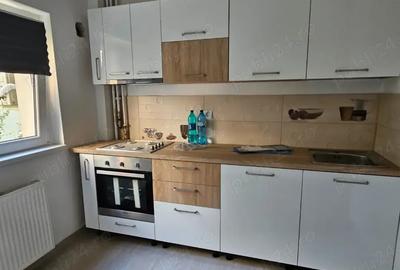 Inchiriez apartament .