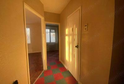 Garsoniera in zona Pia?a Victoriei - 2