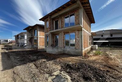 Casă cu Teren 250 Mp în Cetate