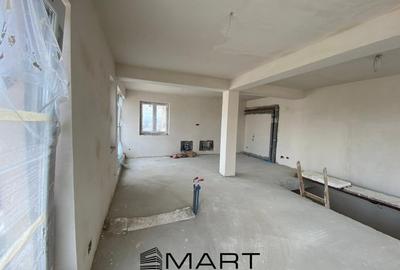 Penthouse cu 3 camere decomandat în Periferie