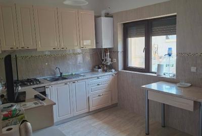 Duplex cu 4 camere cu Canalizare în Central - 5
