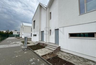 Casă individuală cu 4 camere cu Canalizare în Central