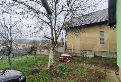 Casa cu 2 apartamente in Livezeni - 10