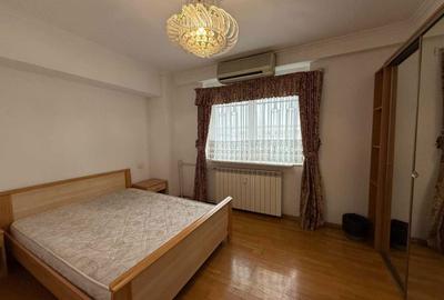 Apartament cu 3 camere decomandat în Decebal