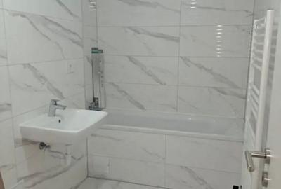 Apartament cu 3 camere decomandat în Tractorul - 1