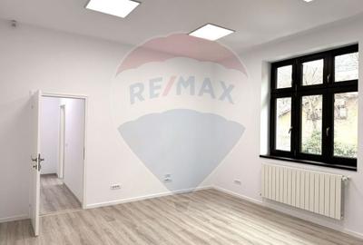 Spațiu comercial, de 100 mp, în P-ța Victoriei - 14