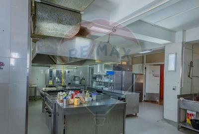 Spațiu comercial, de 2,500 mp, în Central - 9