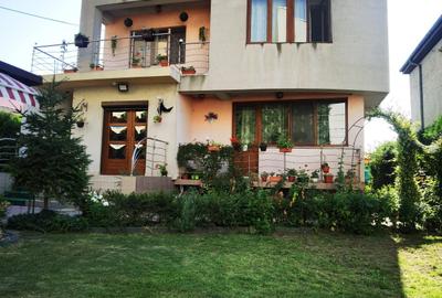 Navodari(Centru)- Casa D+P+2+T, construcție solidă, disponibila imediat - 1