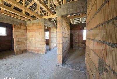 Casă cu 4 camere cu Teren 800 Mp în Amați