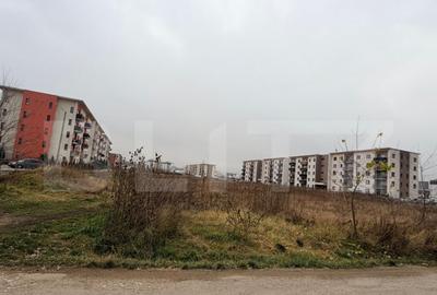 Teren de 2550 mp, în Tractorul