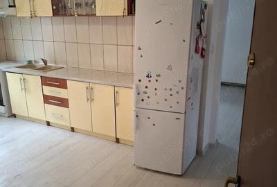 Apartament cu 3 camere decomandat în Dâmbovița