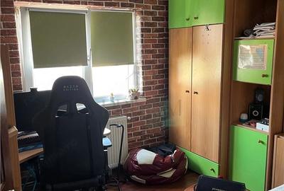 Apartament cu 4 camere decomandat în Dâmbovița