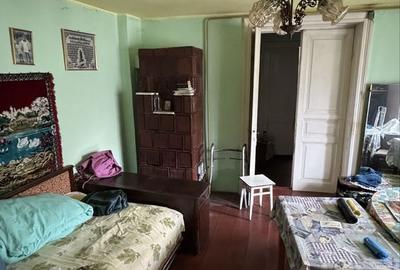 Casă cu 3 camere în Piața Centrală - 1