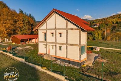 Casă cu 5 camere cu Garaj în Periferie - 2