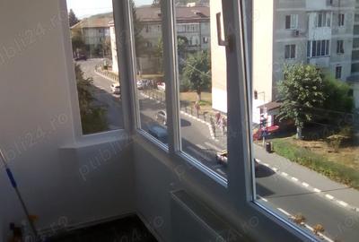 Garsoniera de inchiriat 42m patrati , 250 metri de centru, utilata si mobilata, cu centrala - 8