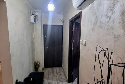 Apartament cu 4 camere, mobilat în CET - 11