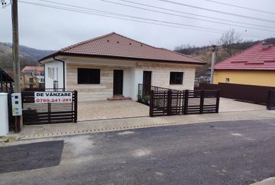 Casă cu 4 camere în Tăuți - 1