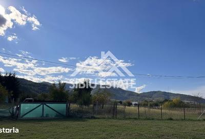 Casă cu 3 camere cu Teren 2800 Mp în Central - 2