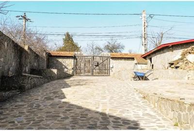 Casă cu 7 camere cu Teren 953 Mp în Central - 3