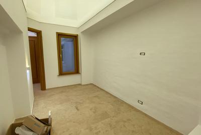 Ap 2 cam renovat, nemobilat, curte comuna, zona ultracentrala - 2