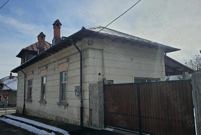 Casă cu Teren 400 Mp în Central - 5