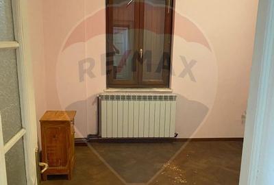 Casa / Vila cu 5 camere de vanzare in zona Central - 35