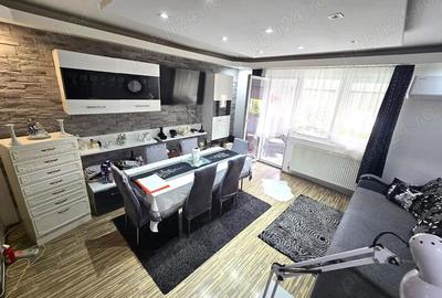 Apartament cu 3 camere în Micro 15 - 1