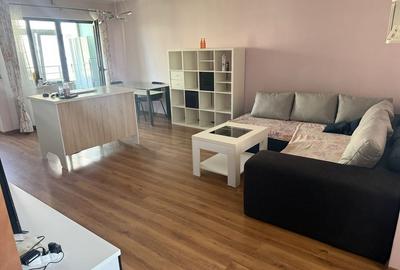 Apartament cu 3 camere decomandat în Roșu