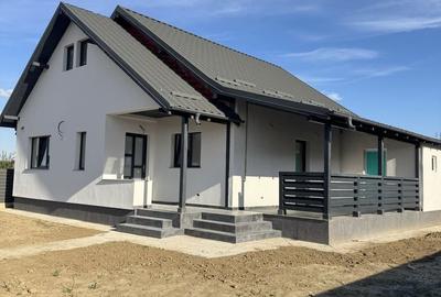 Casă cu 3 camere în Hemeiuș - 1