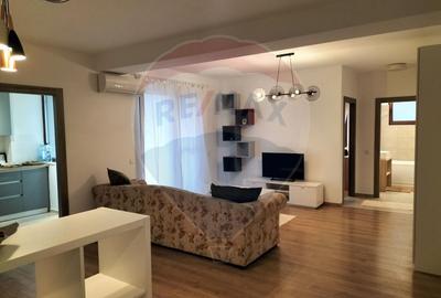 Apartament cu 2 camere semidecomandat, mobilat în P-ța Unirii
