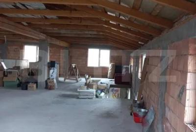 Spațiu comercial, de 1,200 mp, în Central - 11