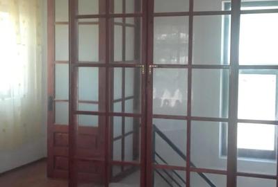 Casă cu Teren 2500 Mp în Central - 2