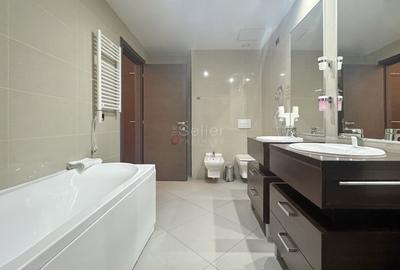 Priveliste spre masivul Postavarul - 11