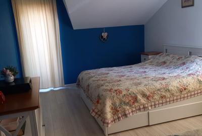 Casă cu 4 camere în Roșu