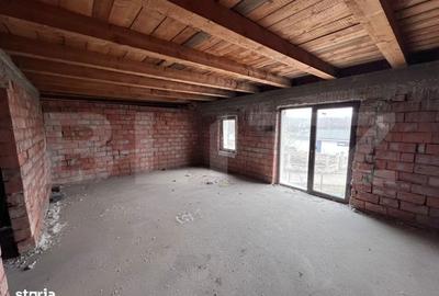 Casă cu Teren 3730 Mp în Stremț - 12