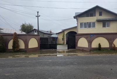 Casa de vanzare 5 dormitoare - 1