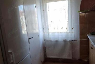 Ap tip PC , 3 cam , Nufarul , mobilat dotat et 4 cu acoperis, 2 pe palier , luminos, ocupabil - 18