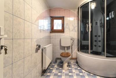 Casă cu 6 camere cu Teren 463 Mp în Sud - 2